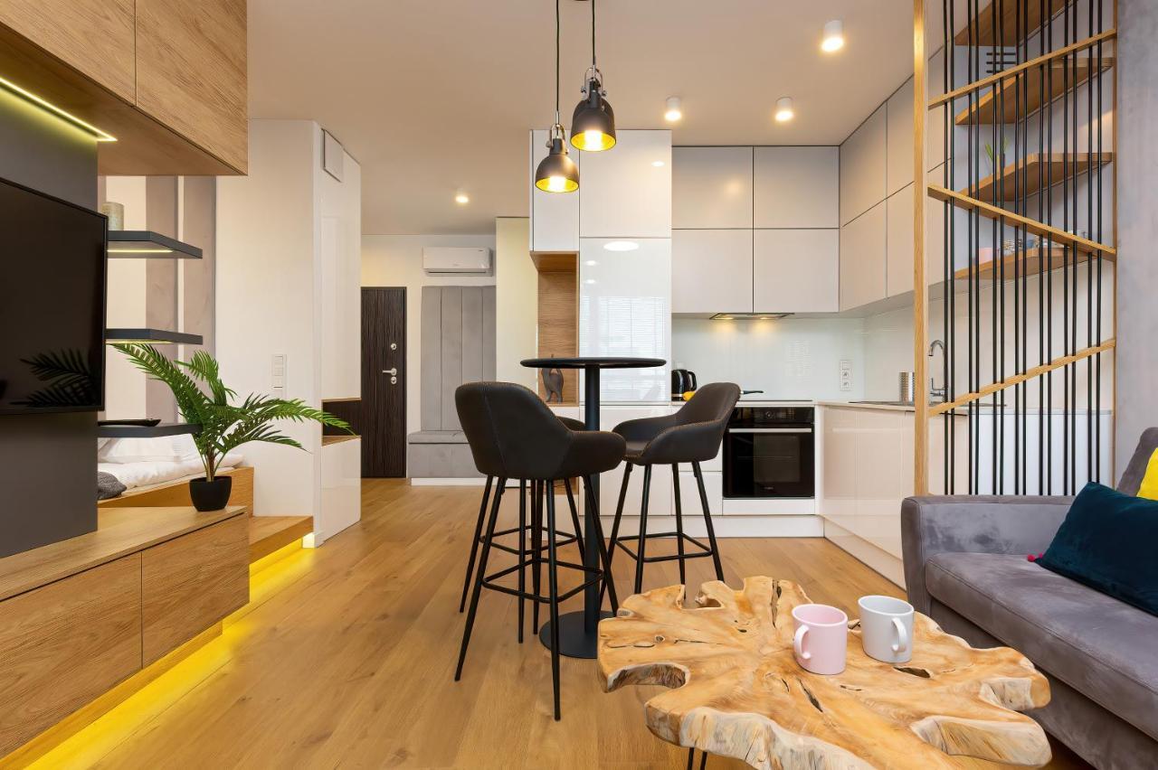 Apartment City Center Grzybowska By Renters Prestige Warsaw Exterior photo