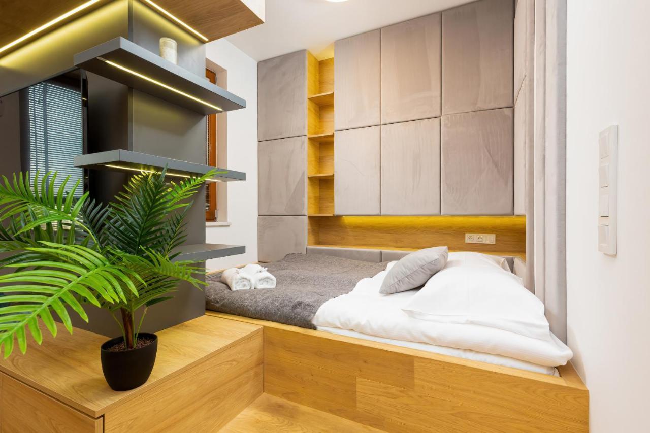 Apartment City Center Grzybowska By Renters Prestige Warsaw Exterior photo